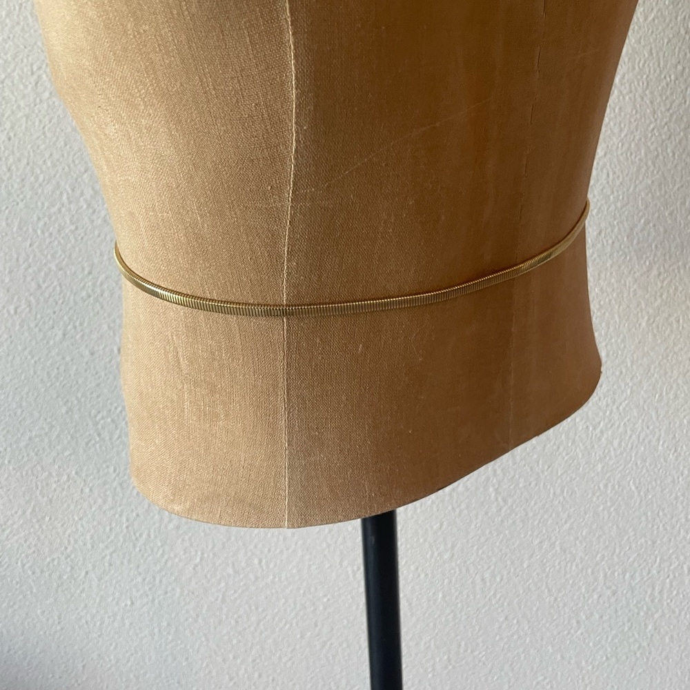 Elegant Gold Women's Belt - Picture 6 of 9